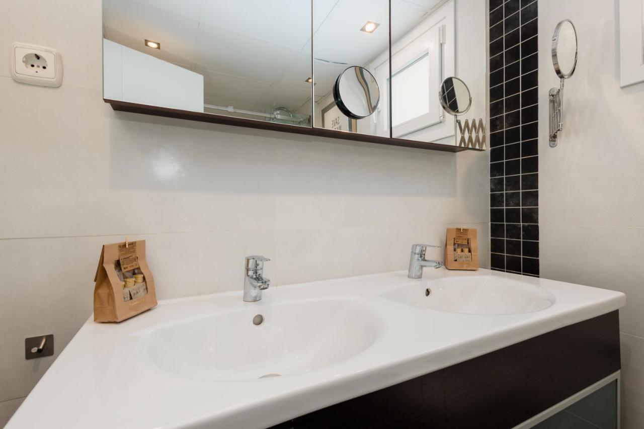 In The Historic Center Of Malaga, Very Close To The Beach And The Ave Train Station, With Private Parking 外观 照片