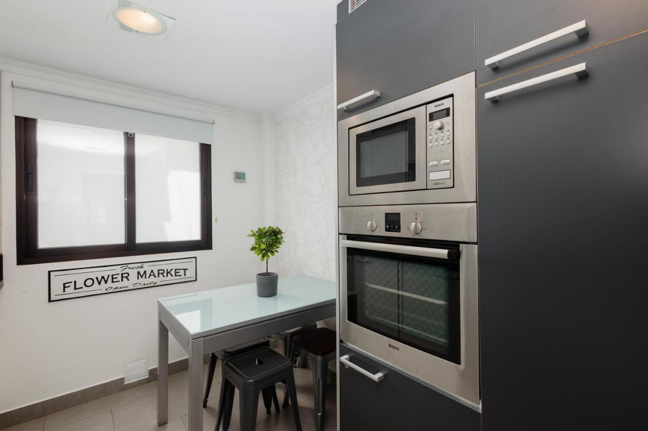 In The Historic Center Of Malaga, Very Close To The Beach And The Ave Train Station, With Private Parking 外观 照片